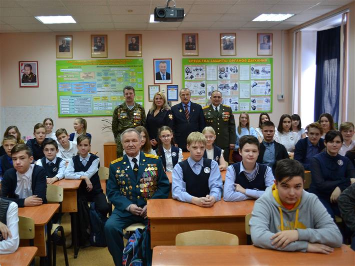 Накануне 30-летия со дня вывода советских войск из Афганистана ветераны Росгвардии и боевых действий провели Урок мужества для школьников