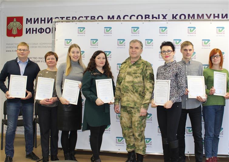 Росгвардейцы поздравили журналистов Калининграда и Коми с Днем российской печати