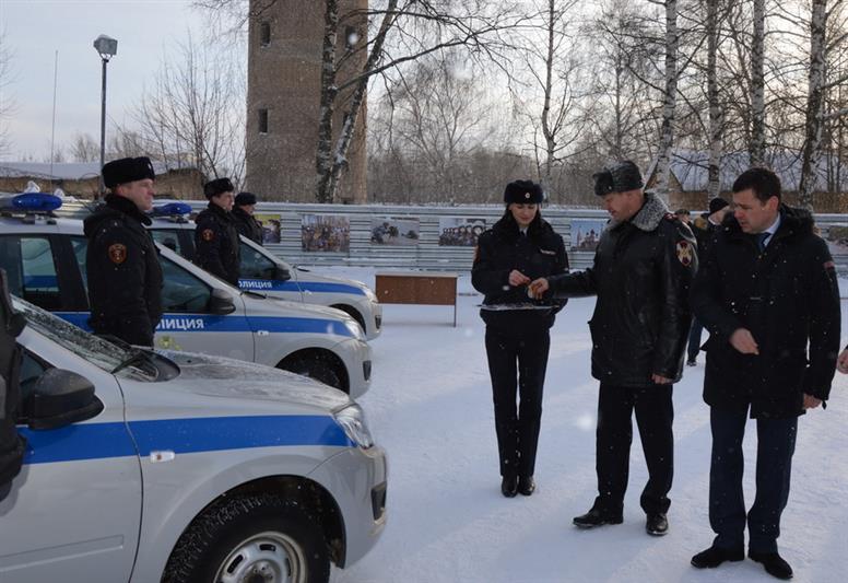 В Ярославле сотрудникам Росгвардии передали ключи от нового служебного транспорта