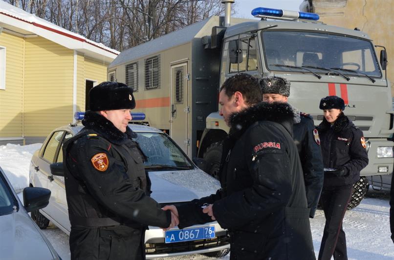 В Ярославле сотрудникам Росгвардии передали ключи от нового служебного транспорта