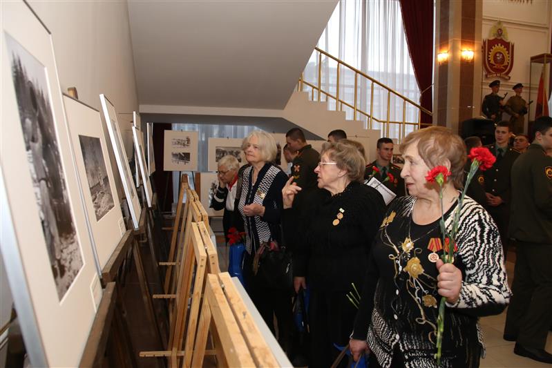В Санкт-Петербургском военном институте работает фотовыставка, посвященная героической борьбе блокадного Ленинграда