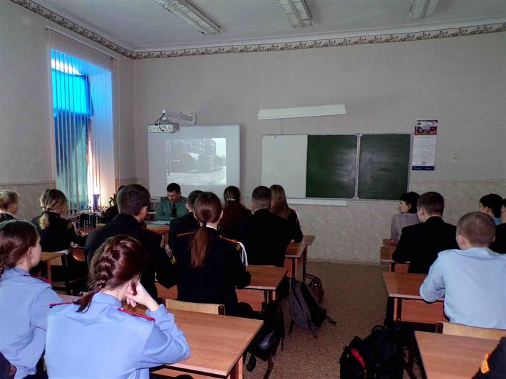 В Уральском округе в честь празднования 75-й годовщины со дня снятия блокады Ленинграда сотрудники Росгвардии провели патриотические занятия для детей