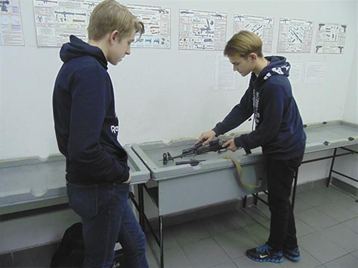 Новокузнецкие школьники провели день с бойцами ОМОН