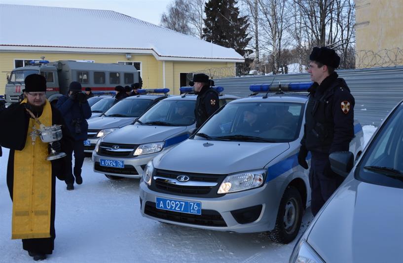 В Ярославле сотрудникам Росгвардии передали ключи от нового служебного транспорта