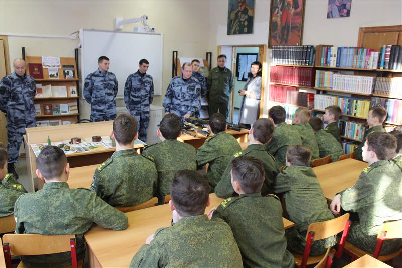 Акция «Росгвардия о Героях Воронежа» стартовала в Михайловском кадетском корпусе 