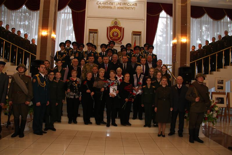 В Санкт-Петербургском военном институте работает фотовыставка, посвященная героической борьбе блокадного Ленинграда