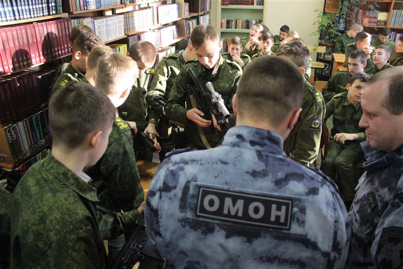 Акция «Росгвардия о Героях Воронежа» стартовала в Михайловском кадетском корпусе 