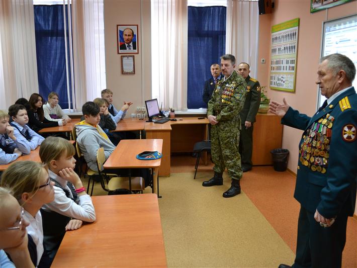 Накануне 30-летия со дня вывода советских войск из Афганистана ветераны Росгвардии и боевых действий провели Урок мужества для школьников