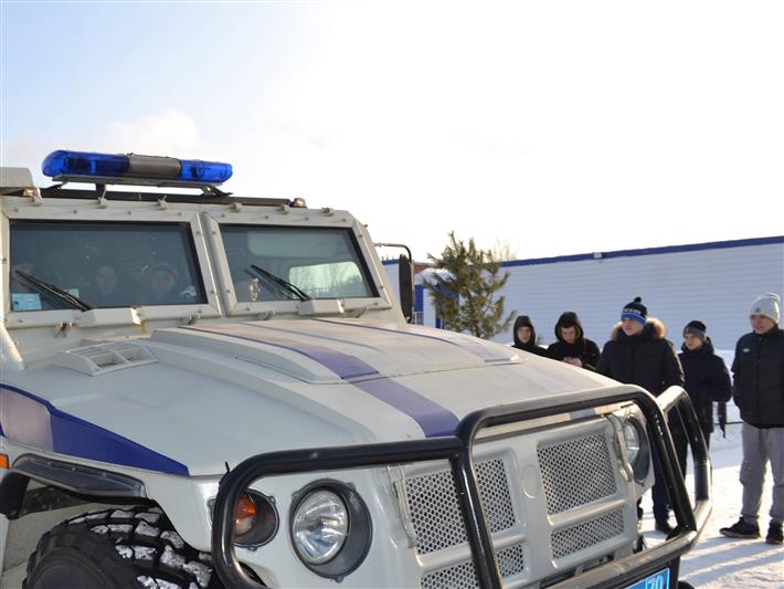 Сотрудники томского ОМОН провели патриотическое мероприятие для школьников