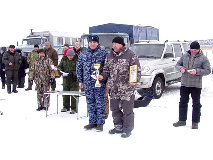 В Зауралье сотрудники Росгвардии состязались в искусстве зимней рыбалки 