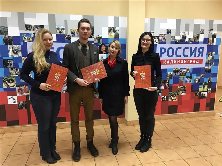 Росгвардейцы поздравили журналистов Калининграда и Коми с Днем российской печати