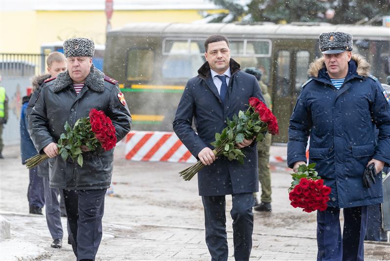 Сотрудники псковского областного управления Росгвардии почтили память основателя ВДВ Василия Маргелова в честь 110-й годовщины со дня его рождения