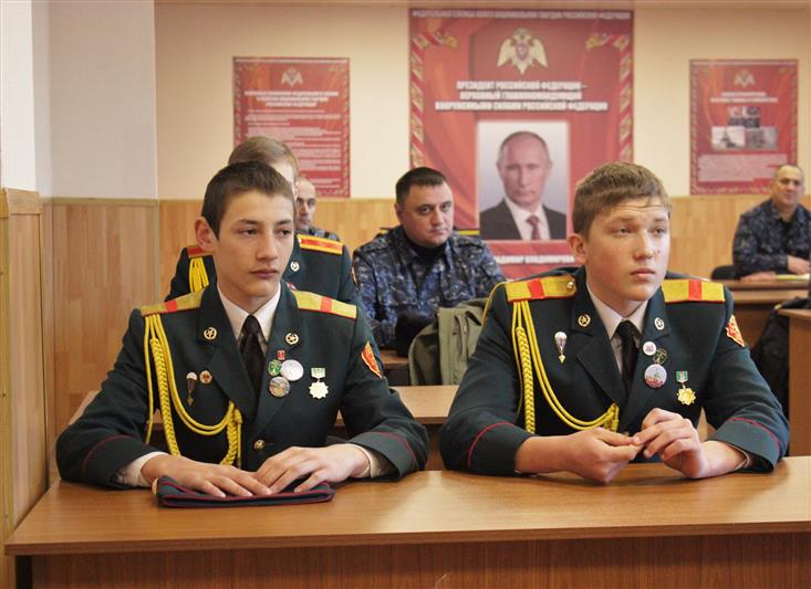 Росгвардейцы Карачаево-Черкесии отметили благодарственными письмами представителей общественных организаций