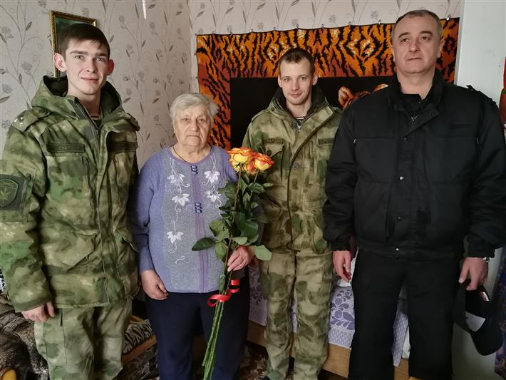 Росгвардейцы Карачаево-Черкесии навестили ветерана блокадного Ленинграда