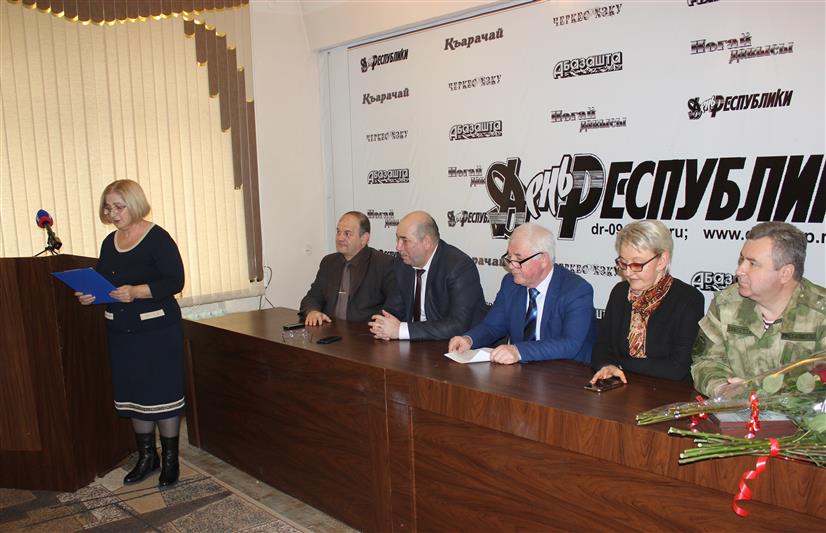 Росгвардейцы Карачаево-Черкесии поздравили представителей региональных печатных СМИ с профессиональным праздником