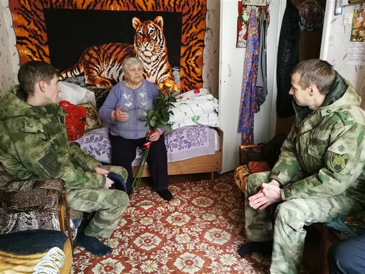 Росгвардейцы Карачаево-Черкесии навестили ветерана блокадного Ленинграда
