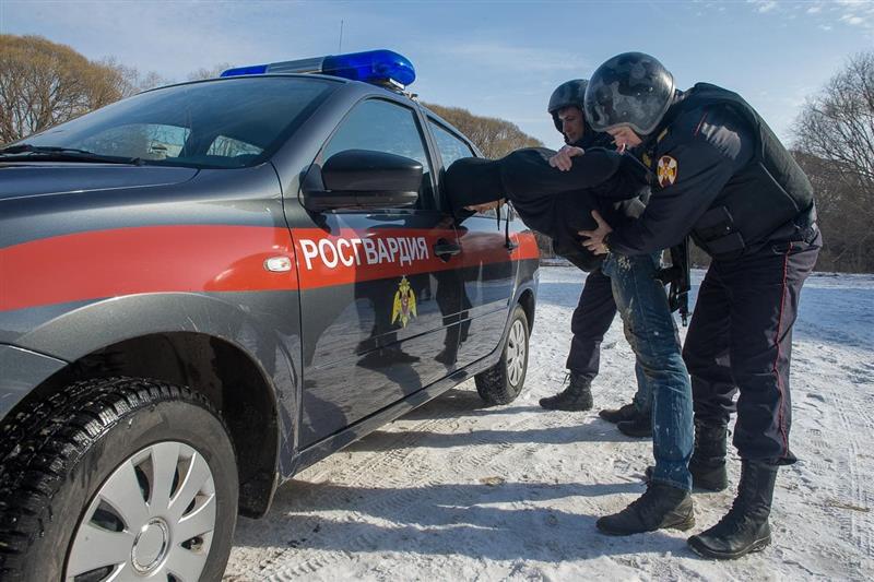 В Санкт-Петербурге сотрудники Росгвардии задержали мужчину, избившего работницу букмекерского клуба
