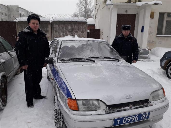 Сотрудники отдела вневедомственной охраны по городу Бежецку вернули домой потерявшихся детей