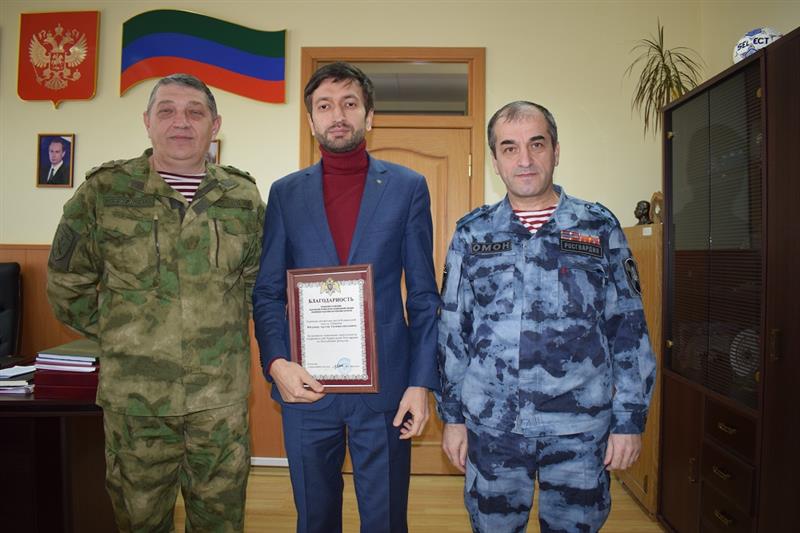 Сотрудники Росгвардии поздравили с Днём российской печати журналистов Дагестана