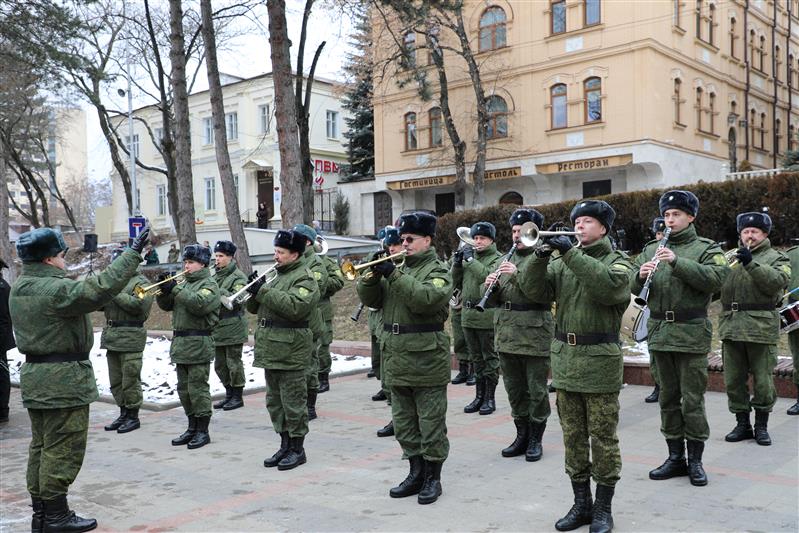 Военнослужащие Северо-Кавказского округа Росгвардии приняли участие в памятных мероприятиях, приуроченных к 76-летию освобождения Пятигорска от немецко-фашистских захватчиков