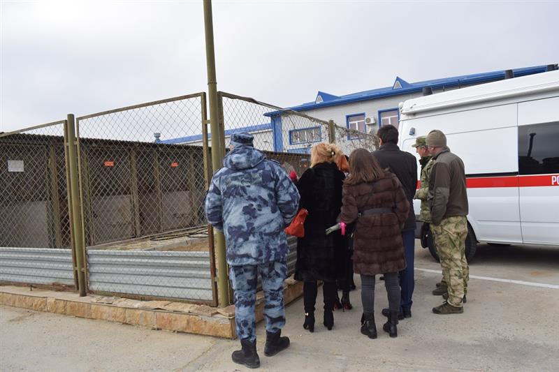 Сотрудники Росгвардии поздравили с Днём российской печати журналистов Дагестана