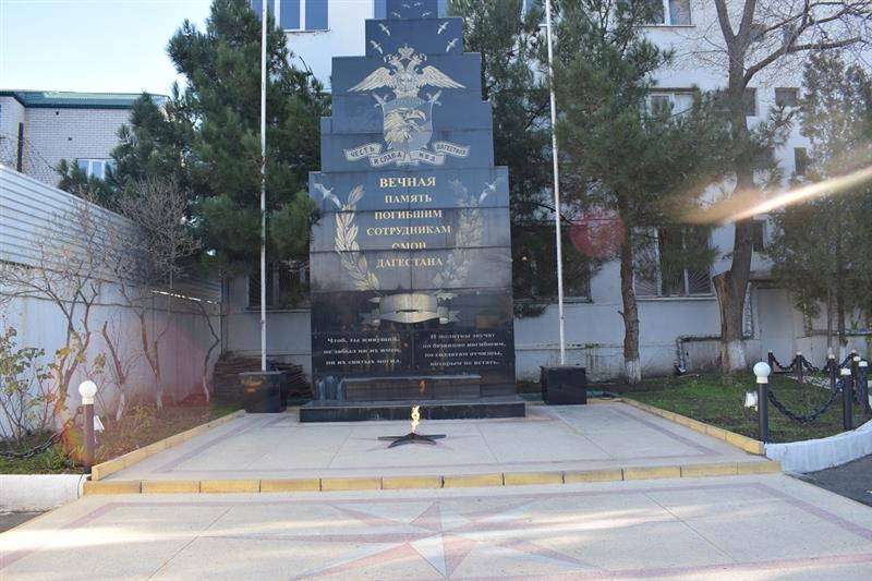 Росгвардейцы Дагестана почтили память сослуживцев, погибших во время кизлярских и первомайских событий 1996 года (фото, видео)