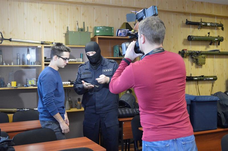 Взрывотехники архангельского ОМОН организовали пресс-тур для журналистов регионального телевидения (видео)