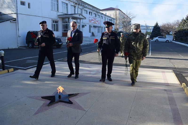 Росгвардейцы Дагестана почтили память сослуживцев, погибших во время кизлярских и первомайских событий 1996 года (фото, видео)