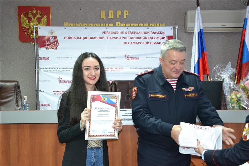 В Самаре руководитель регионального Управления Росгвардии рассказал журналистам об итогах года и наградил представителей СМИ