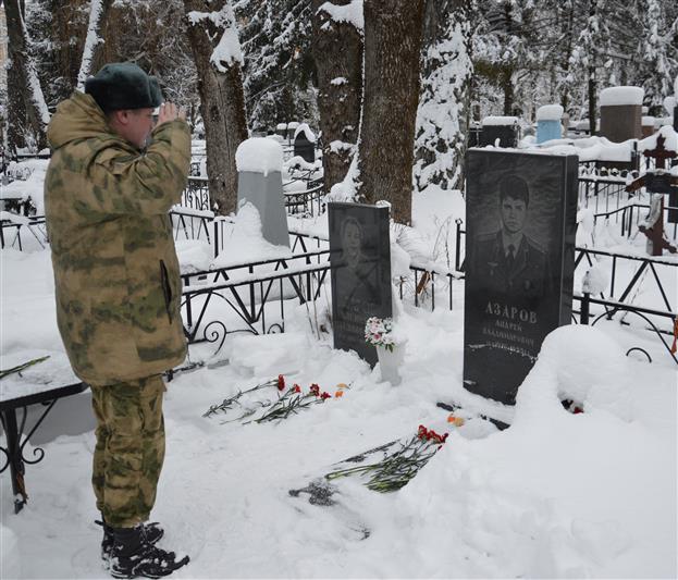 Военнослужащие и сотрудники Управления Росгвардии по Брянской области почтили память боевого товарища, погибшего при исполнении служебных обязанностей