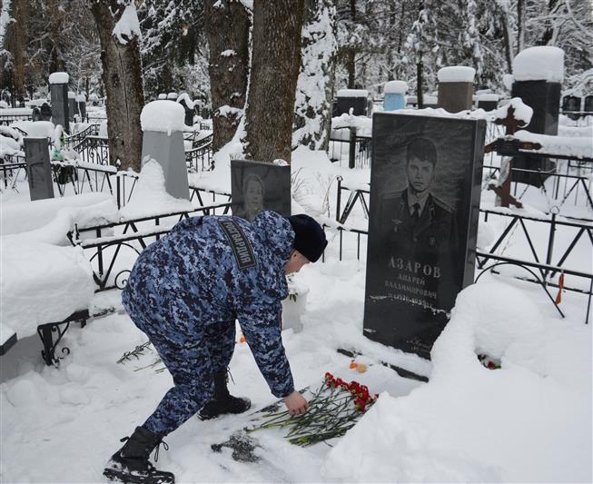 Военнослужащие и сотрудники Управления Росгвардии по Брянской области почтили память боевого товарища, погибшего при исполнении служебных обязанностей