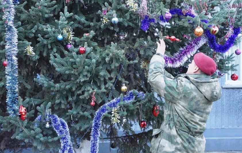 В Объединенной группировке войск (сил) на Северном Кавказе состоялся праздничный конкурс Новогодних елок