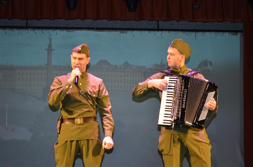 Творческий коллектив гарнизонного дома офицеров грозненского соединения Росгвардии выступил в Назрани (фото, видео)