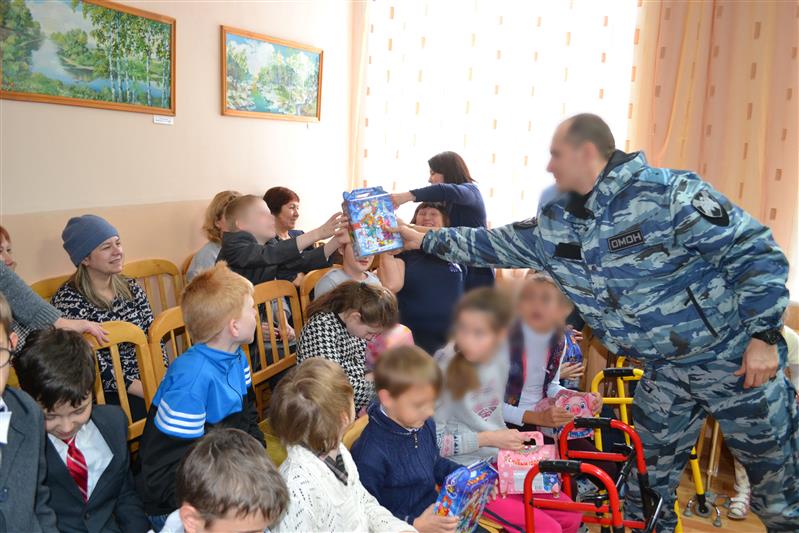 Конкурс снежных скульптур, подарки подшефным и детские праздники: в Приволжском округе Росгвардии проходят новогодние мероприятия