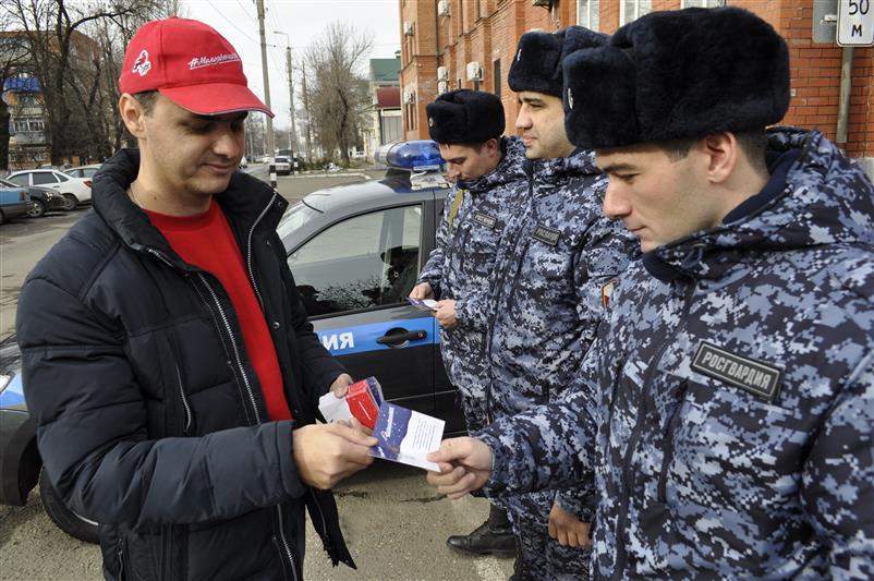 Активисты Общенародного фронта Адыгеи поблагодарили сотрудников Росгвардии за правопорядок в новогодние праздники