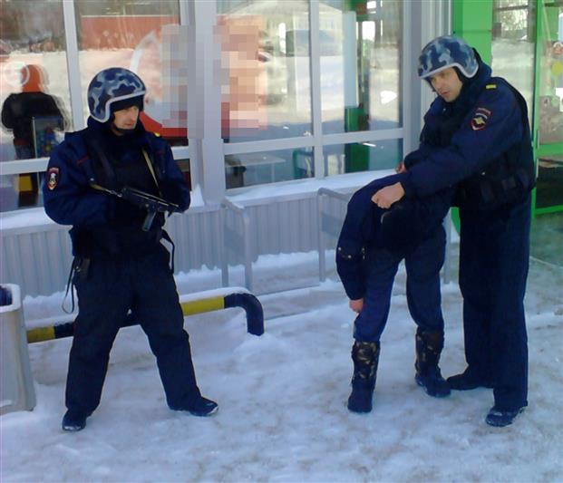 В Ижевске сотрудники Росгвардии оказали силовую поддержку при задержании наркоторговца