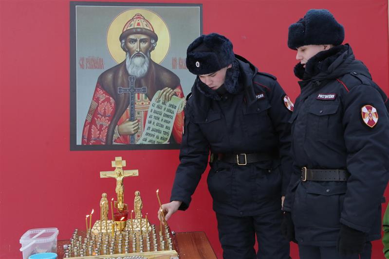 В ПОДМОСКОВНОЙ БАЛАШИХЕ ВОЕННОСЛУЖАЩИЕ ДИВИЗИИ ИМЕНИ Ф.Э. ДЗЕРЖИНСКОГО РОСГВАРДИИ ПРИНЯЛИ УЧАСТИЕ В КРЕЩЕНСКИХ КУПАНИЯХ