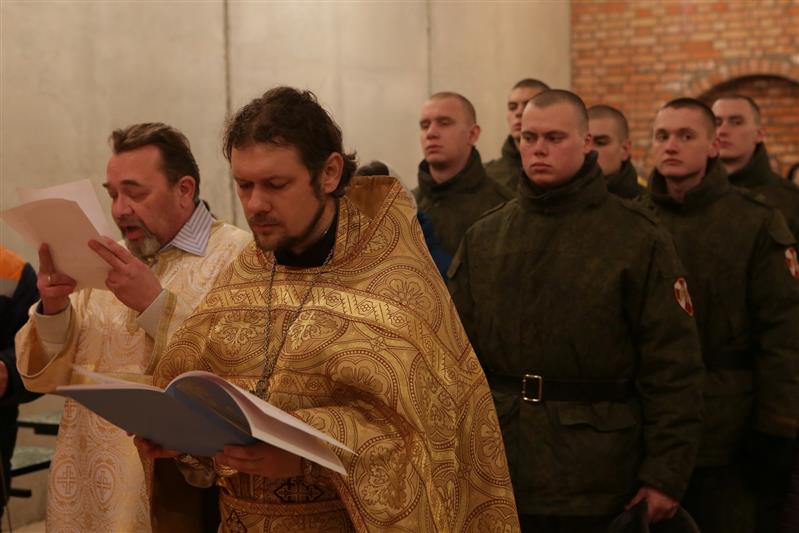 В ПОДМОСКОВНОЙ БАЛАШИХЕ ВОЕННОСЛУЖАЩИЕ ДИВИЗИИ ИМЕНИ Ф.Э. ДЗЕРЖИНСКОГО РОСГВАРДИИ ПРИНЯЛИ УЧАСТИЕ В КРЕЩЕНСКИХ КУПАНИЯХ