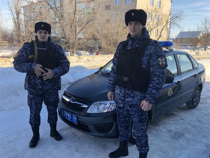 В Волгоградской области росгвардейцы задержали подозреваемых в совершении грабежа