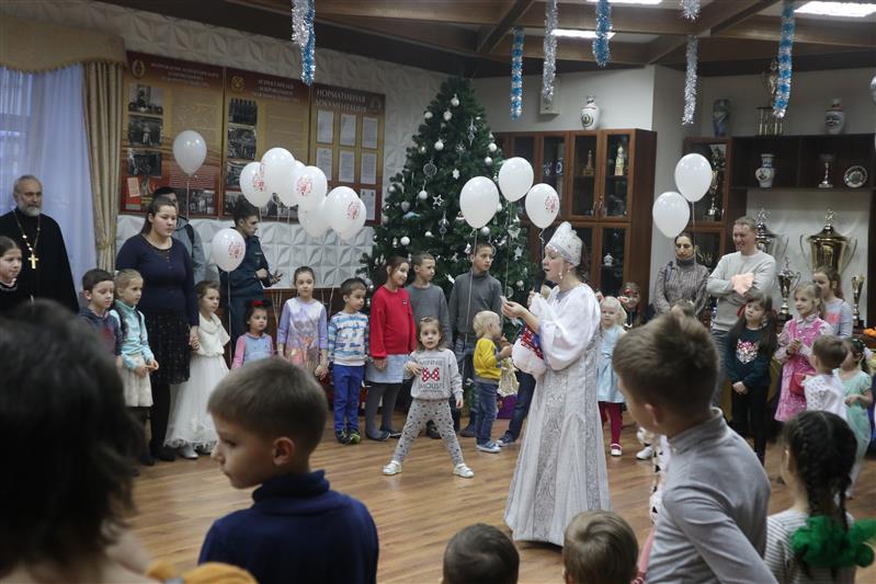 В Северной столице прошли новогодние мероприятия для детей погибших военнослужащих и сотрудников 
