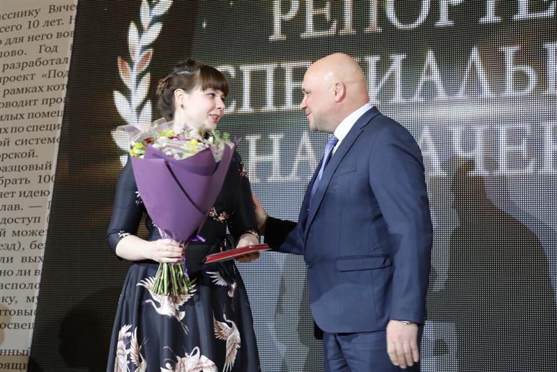Статс-секретарь Росгвардии генерал-полковник Сергей Захаркин вручил ведомственные медали представителям СМИ