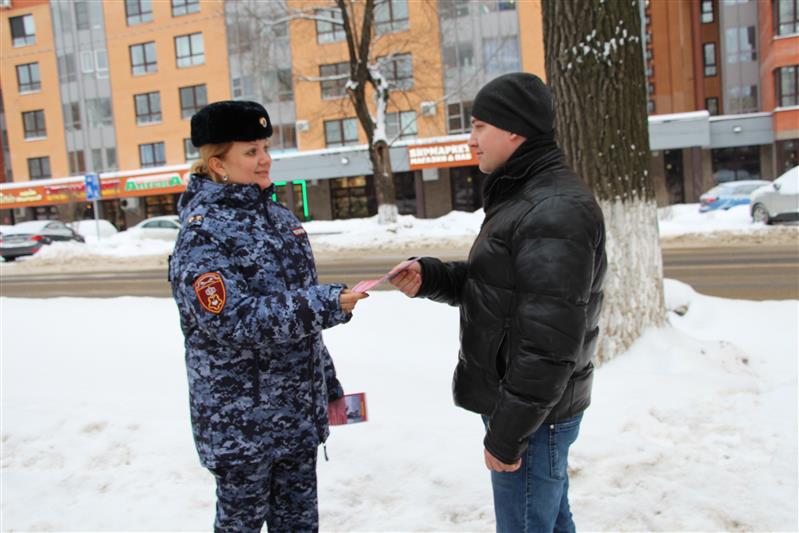 В городах Центрального Федерального округа росгвардейцы проводят акцию « Безопасный Новый год»