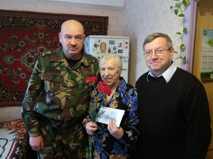 В Санкт-Петербурге и Нарьян-Маре росгвардейцы навестили блокадниц Ленинграда