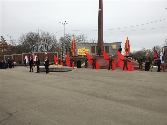 Военнослужащие Росгвардии почтили память воинов, освободивших город Лабинск от фашистских захватчиков