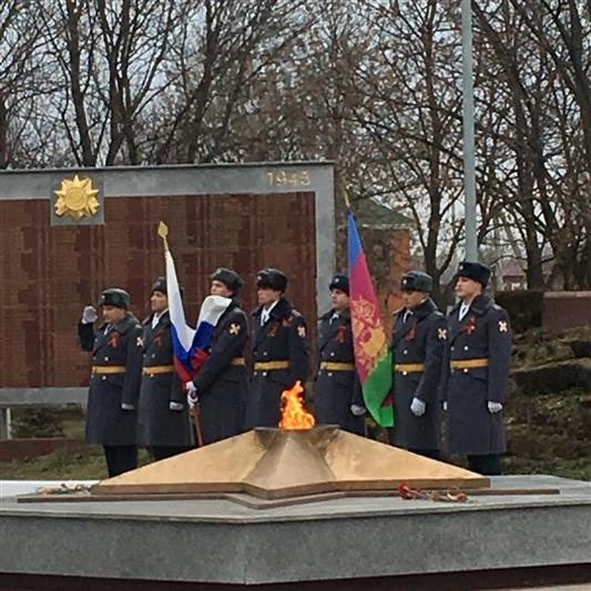 Военнослужащие Росгвардии почтили память воинов, освободивших город Лабинск от фашистских захватчиков