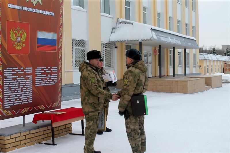 Военнослужащие Росгвардии спасли жизнь девушке, пострадавшей в дорожно-транспортном происшествии (фото, видео)