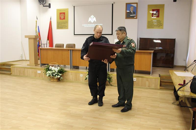 Командиру подмосковного СОБР «Булат» вручили почётную грамоту от Президента России