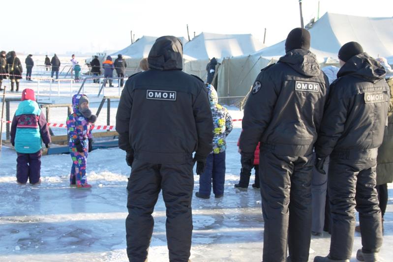 В Хабаровске росгвардейцы приняли участие в подготовке и проведении мероприятий, посвящённых празднованию Крещения Господня 