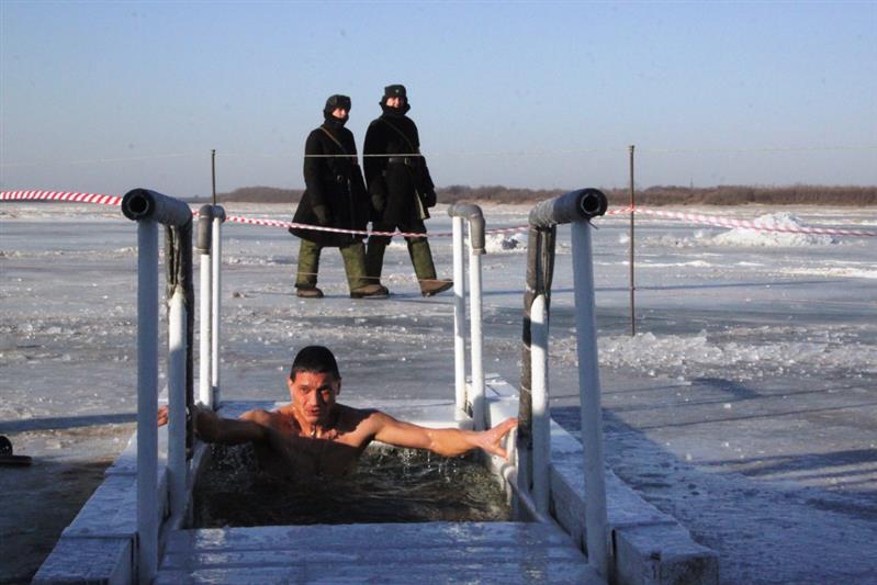 В Хабаровске росгвардейцы приняли участие в подготовке и проведении мероприятий, посвящённых празднованию Крещения Господня 