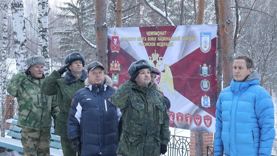 В Екатеринбурге стартовал чемпионат Уральского округа Росгвардии по лыжным гонкам и служебному двоеборью (фото, видео)